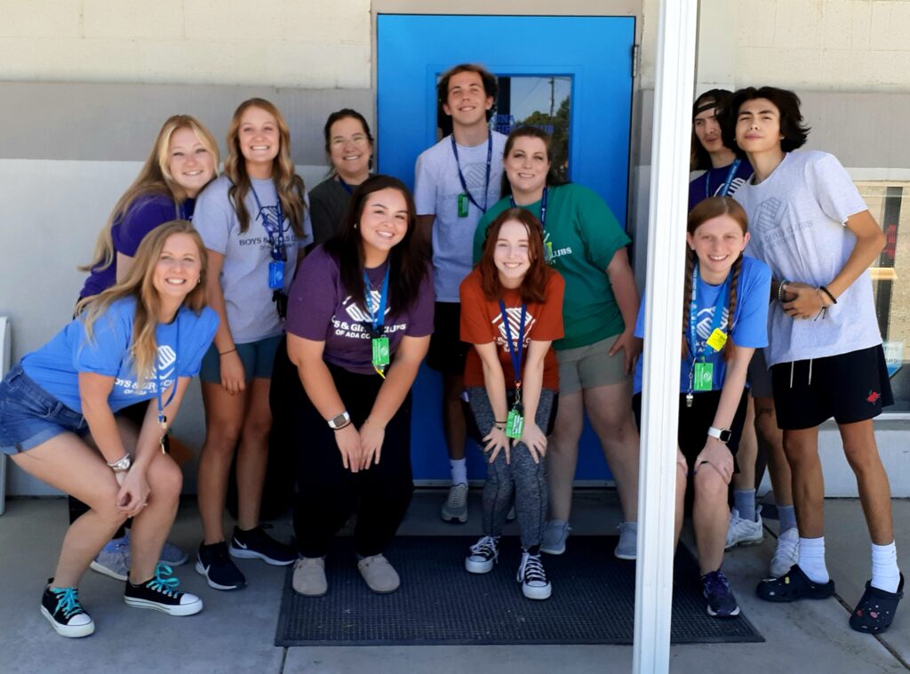 Kuna Staff 23' Desert Sage Elementary